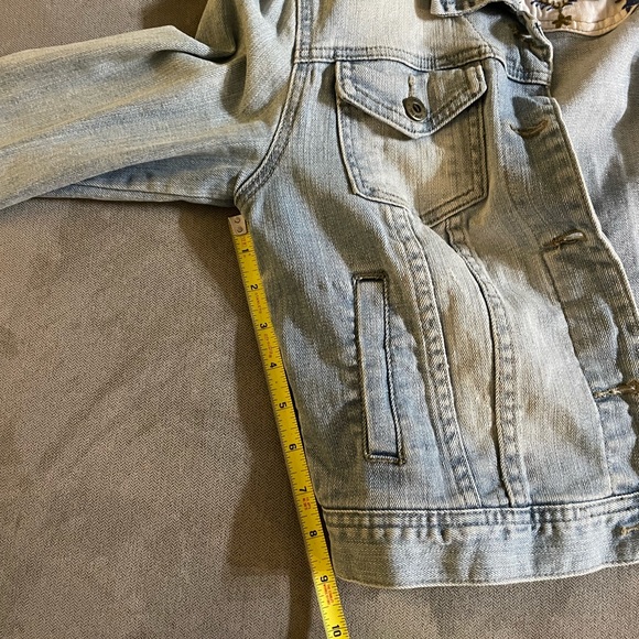 Cropped denim jean jacket - Picture 5 of 7